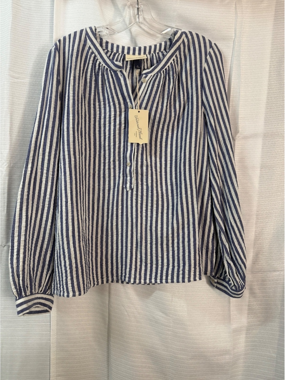 Universal Thread Women's Blue and White Striped Long Sleeve Blouse Medium